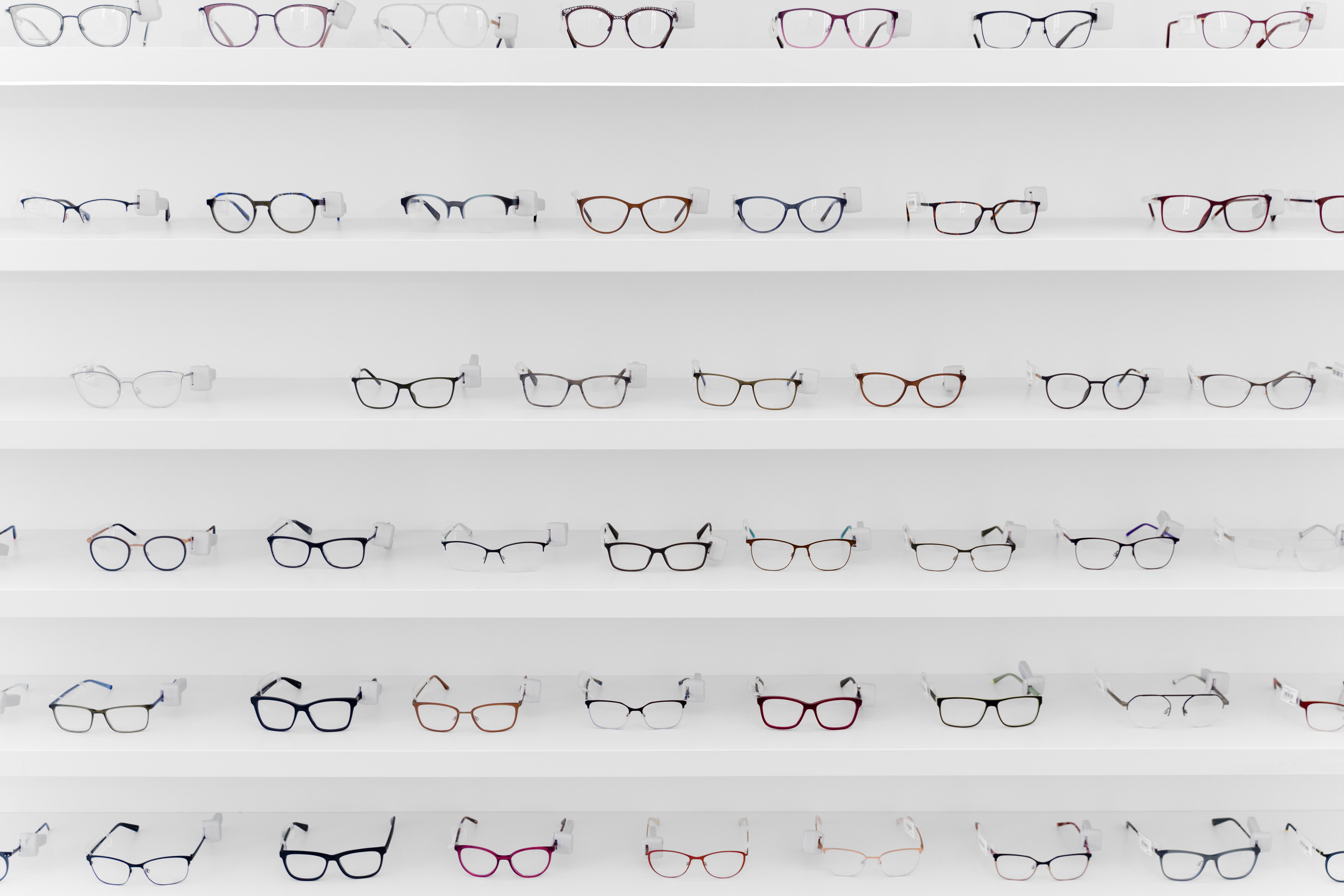 arrangement-different-glasses-shelves